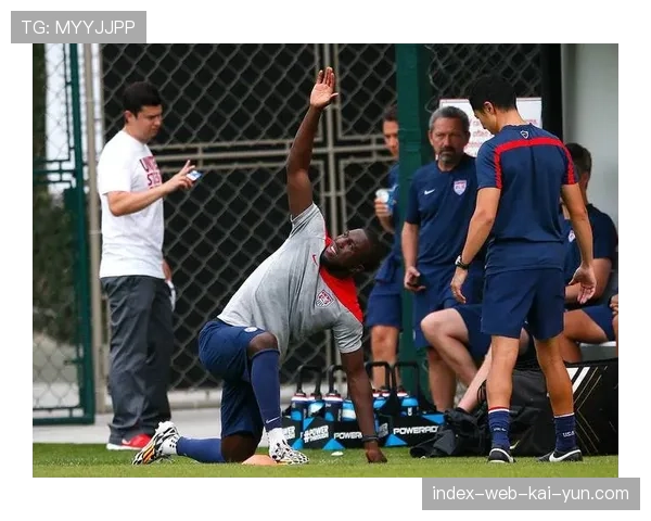 雷克斯汉姆3-4-2-1阵型：边翼卫插上助攻的纵向进攻哲学